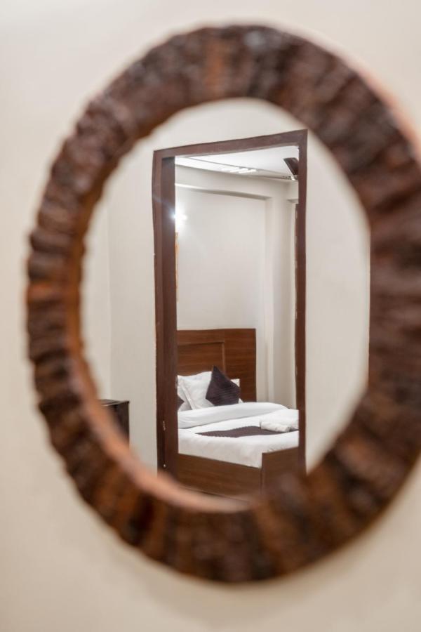 The Lodgers 2 Bhk Serviced Apartment Infront Of Artemis Hospital Gurgaon Extérieur photo