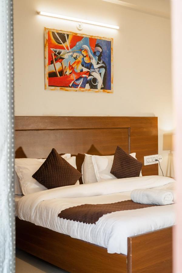The Lodgers 2 Bhk Serviced Apartment Infront Of Artemis Hospital Gurgaon Extérieur photo