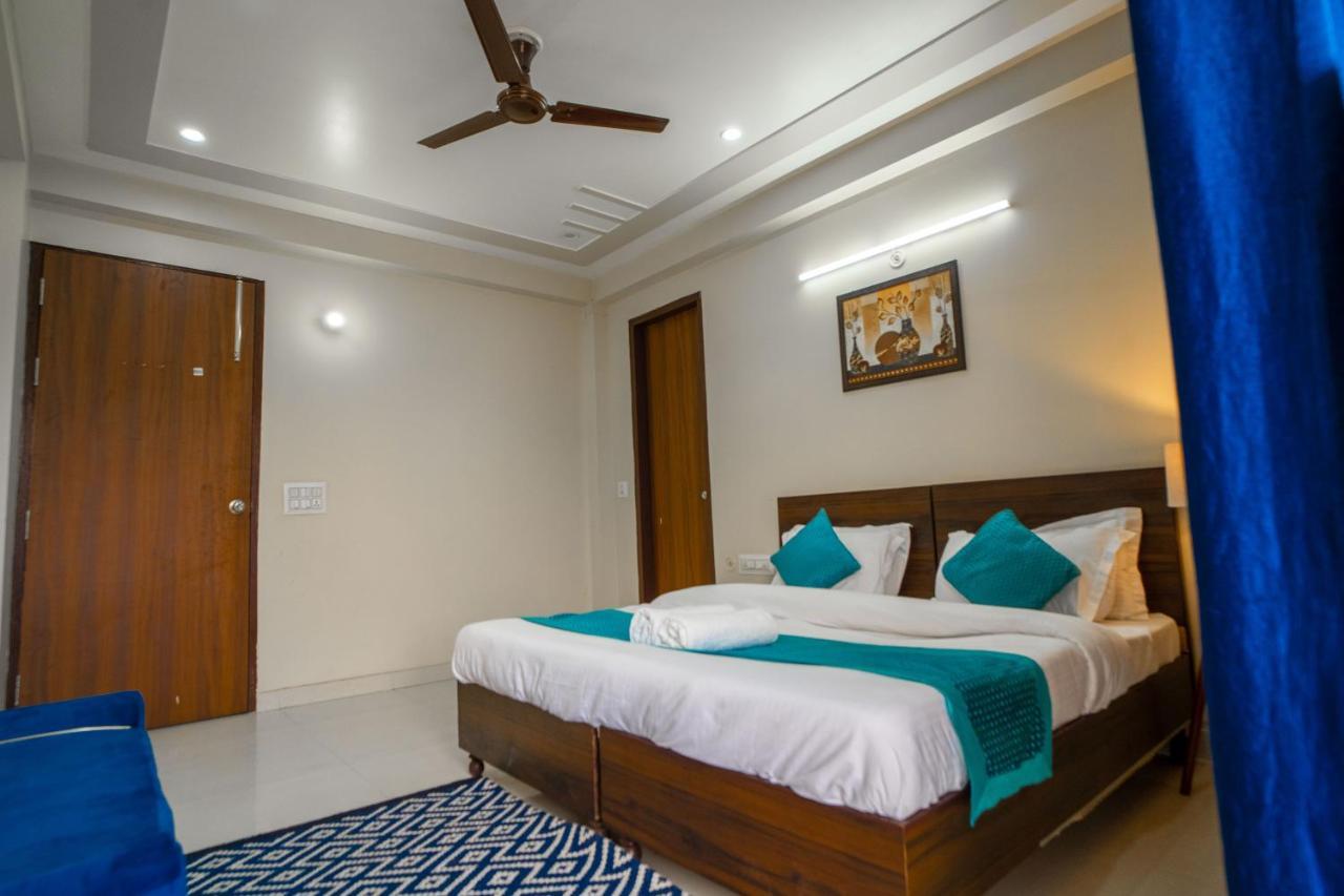 The Lodgers 2 Bhk Serviced Apartment Infront Of Artemis Hospital Gurgaon Extérieur photo
